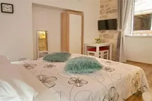 Hrvatska, DUBROVNIK, Luna