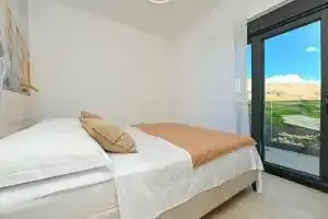 Hrvatska, METAJNA-OTOK PAG, LARA