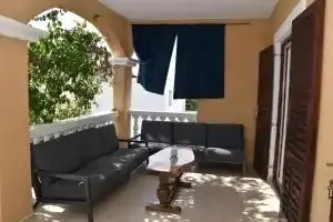 Hrvatska, PAKOŠTANE, Ruhige Ferienwohnung mit Terrasse und Garten