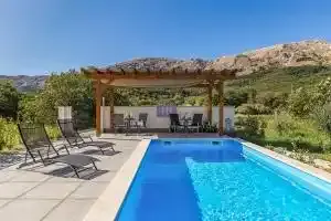 Hrvatska, Draga Bašćanska, Dvosobni apartman u kuci s bazenom, 1 kat
