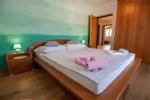 Hrvatska, SUPETARSKA DRAGA, Apartments Rezek
