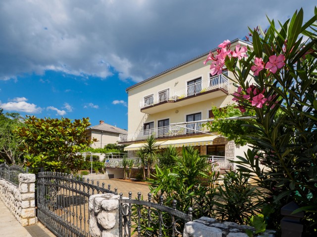 Apartmani Hrvatska: https://www.apartmani-hrvatska.com/apartmani1/9485-0001.jpg