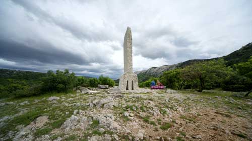 Bašćanska staza glagoljice, slovo A