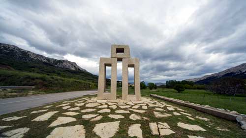 Bašćanska staza glagoljice, slovo L