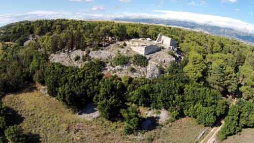 Ruševine crkve Sv. Jurja i bizantske utvrde